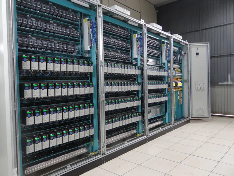 Quadros elétricos montados pela Altec